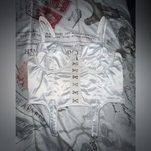 White size MEDIUM crop top